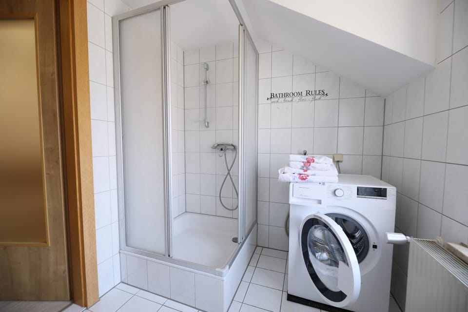 Shower, Bathroom, towels, washing machine