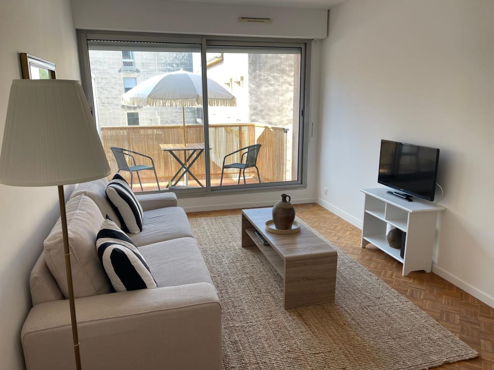 Communal lounge/ TV room, Living room, Seating area