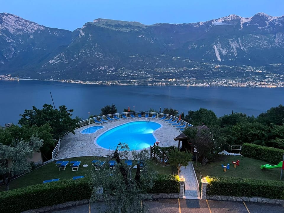 Garden, View (from property/room), Swimming pool