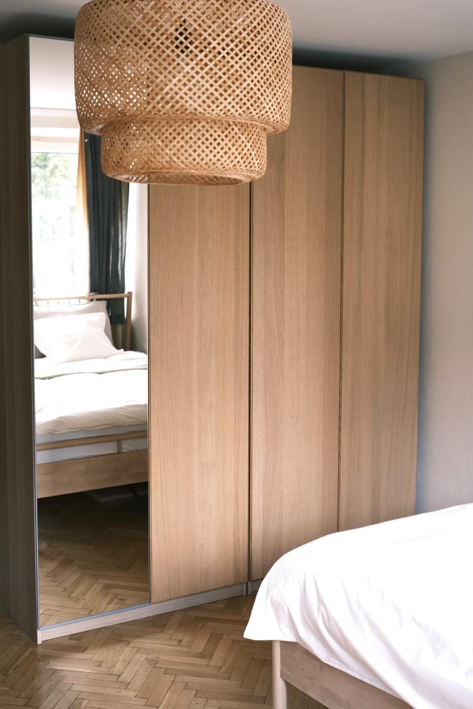 Photo of the whole room, wardrobe