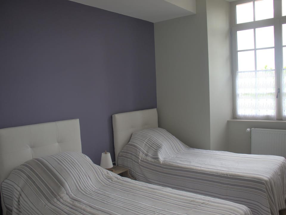 Location spacieuse dans ancien prieuré restauré - FR-1-586-66 Apartment in Centre-Val de Loire