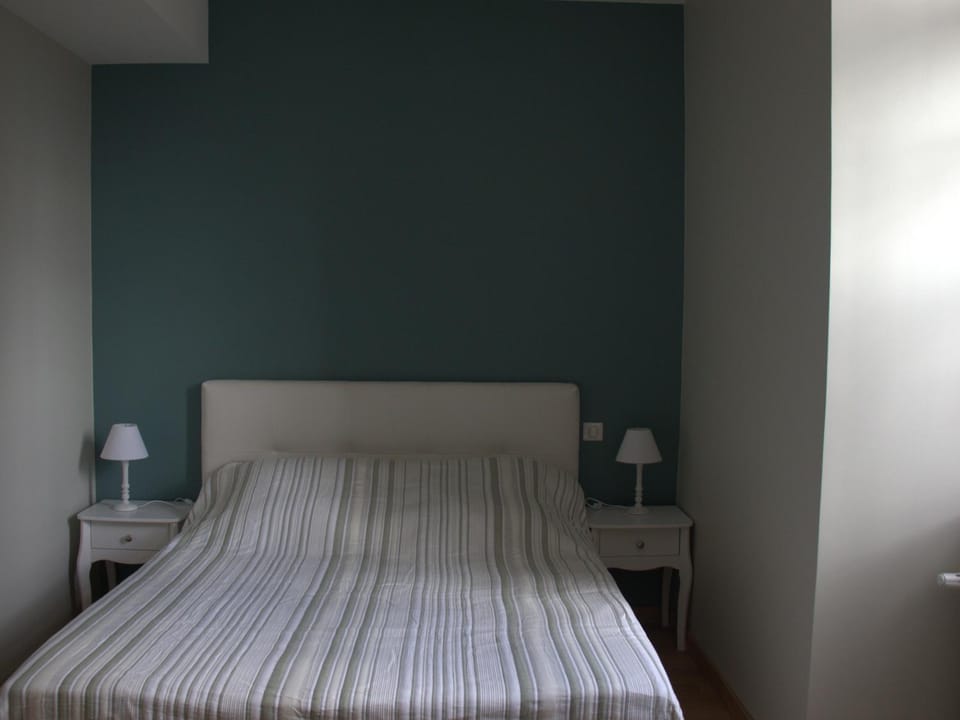 Location spacieuse dans ancien prieuré restauré - FR-1-586-66 Apartment in Centre-Val de Loire