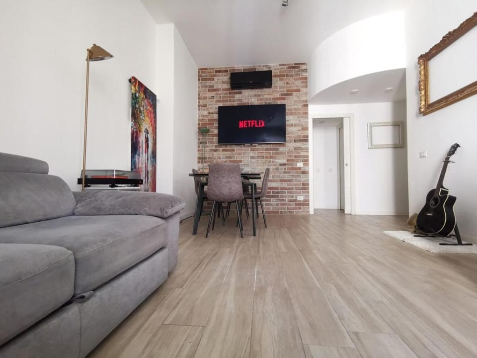 30 meters from the Lambrate M2 Città Studi metro station Apartment in Milan