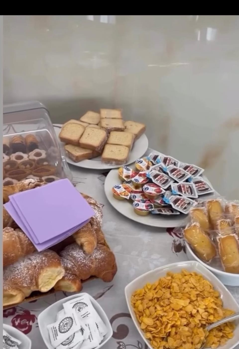 Breakfast, Continental breakfast