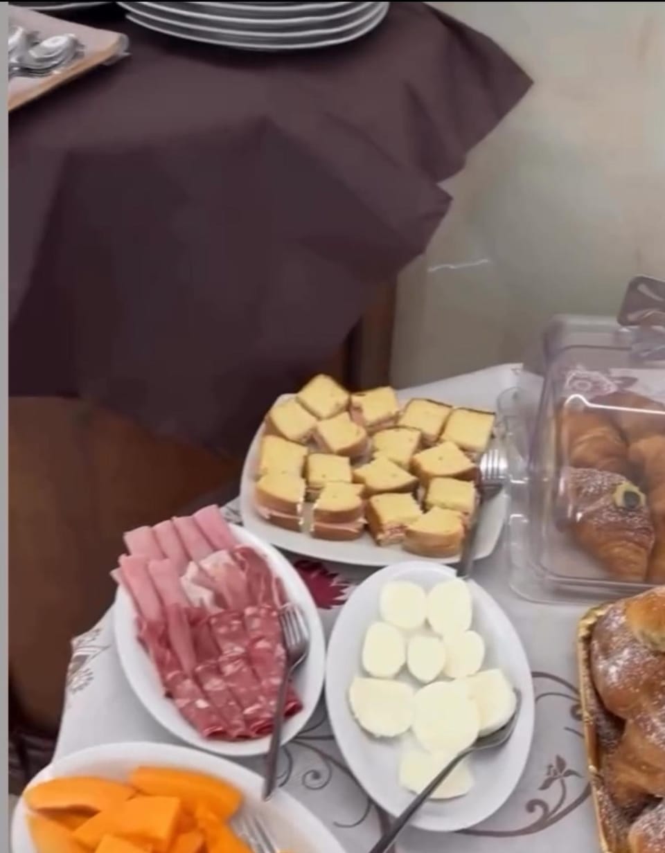 Breakfast, Continental breakfast