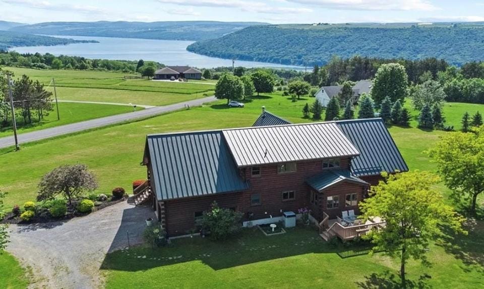 Keuka Breeze House in Keuka Lake