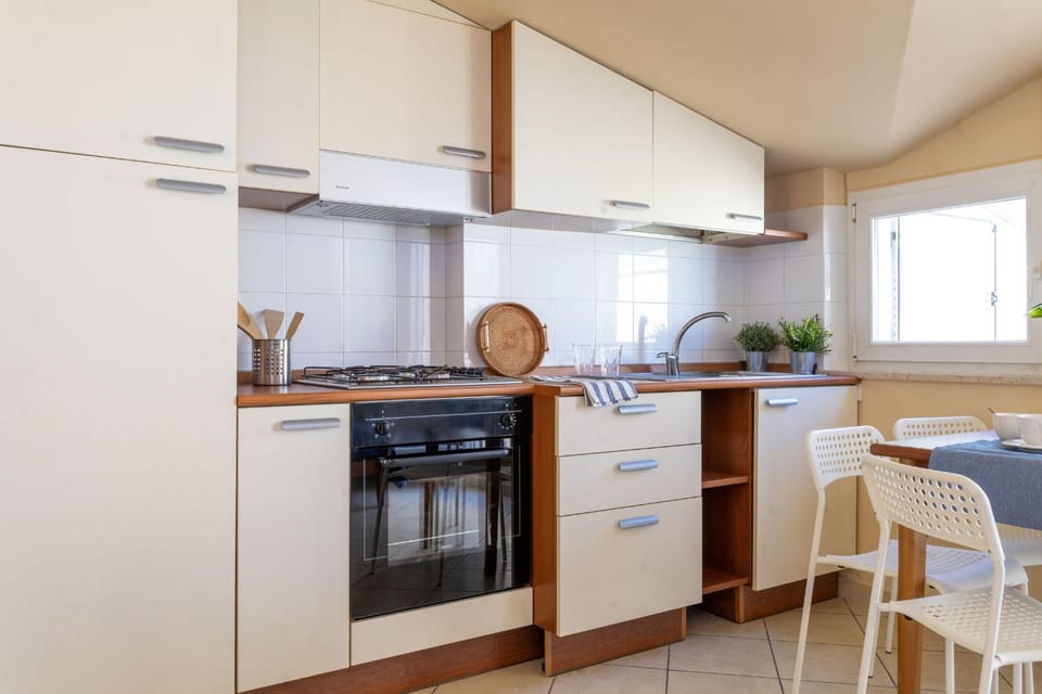 Kitchen or kitchenette, Dining area, dishwasher, minibar, oven, pet friendly, stove