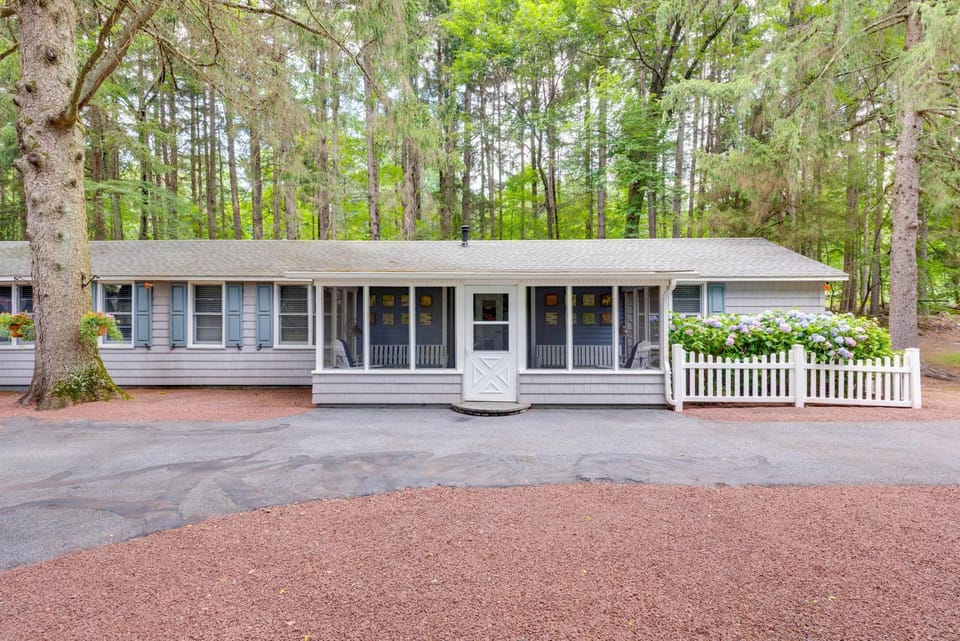 Fish & Hike: Lakeside Poconos Retreat, Unit 4 Apartment in Pocono Mountains