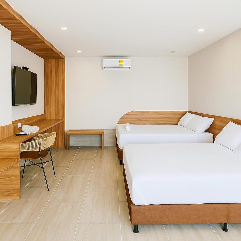 Communal lounge/ TV room, Bed, TV and multimedia, Photo of the whole room, Seating area, Bedroom, air conditioner