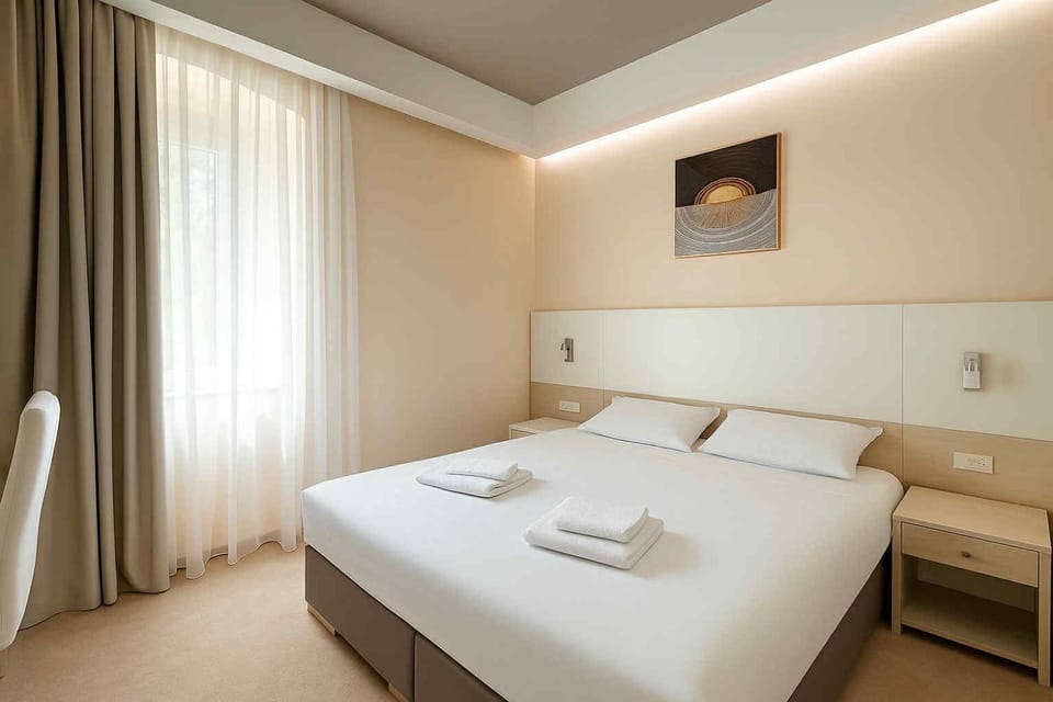 Bed, Photo of the whole room, Bedroom, towels