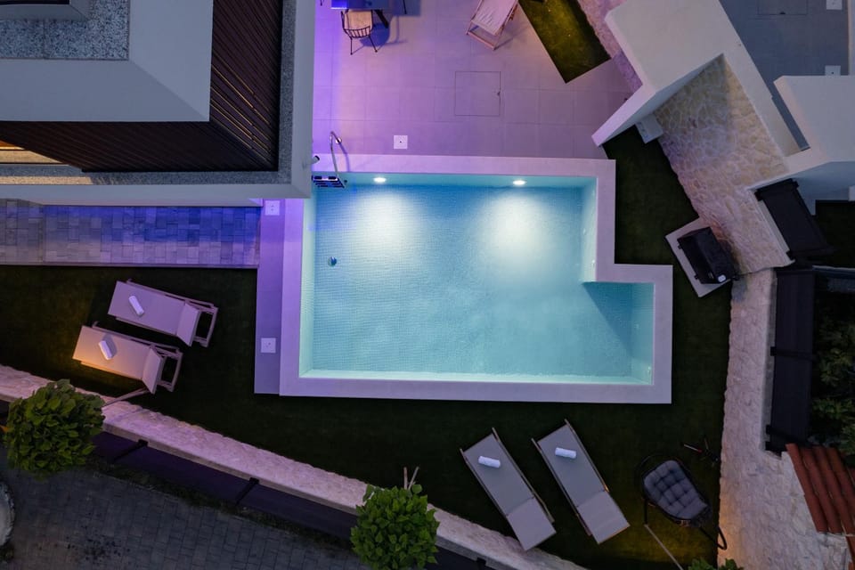 Night, Pool view, Swimming pool, sunbed