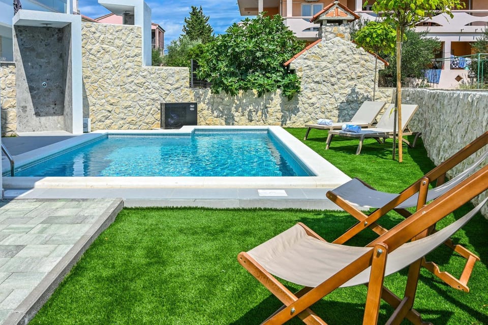 Garden, Garden view, Pool view, Swimming pool, sunbed