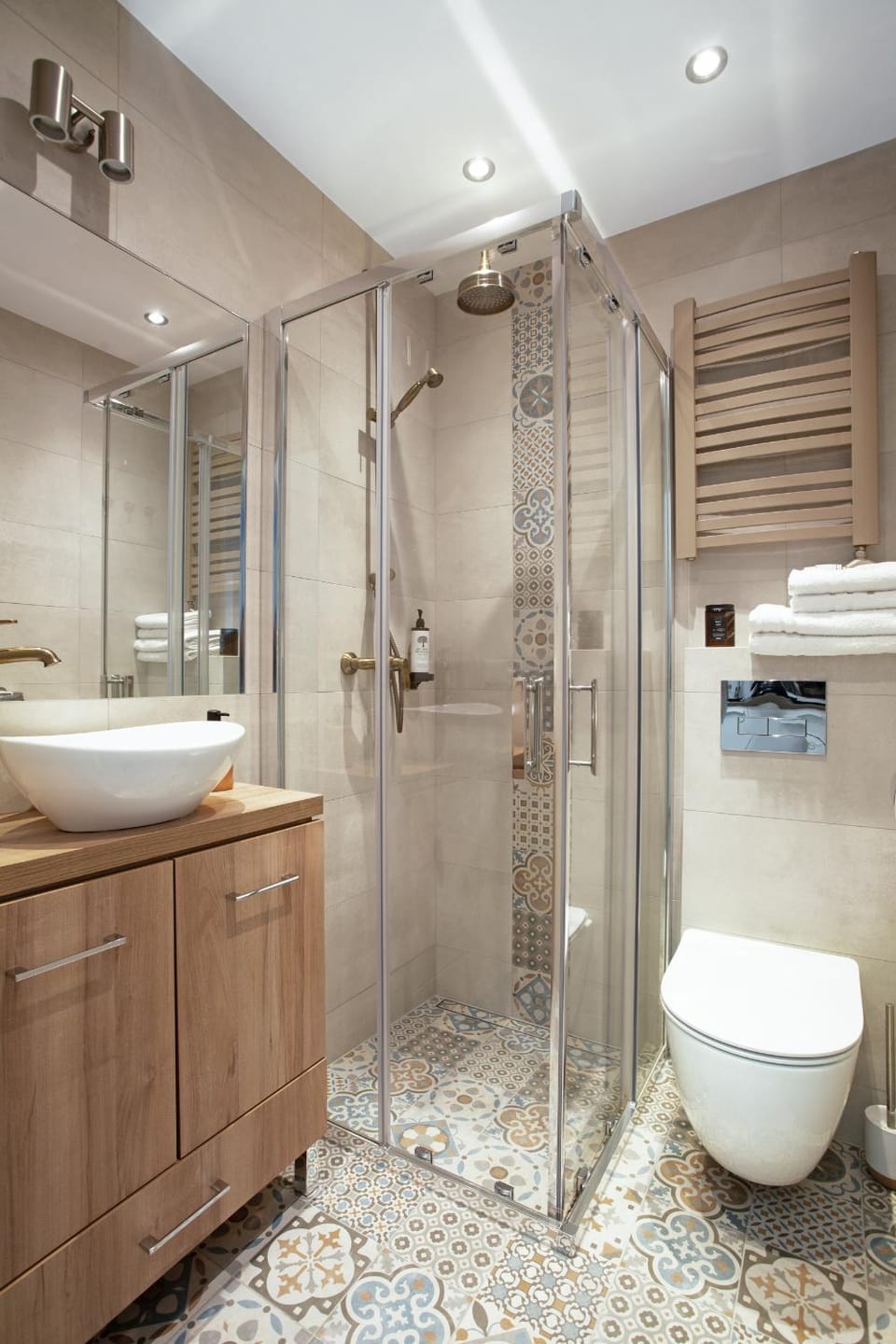 Shower, Toilet, Bathroom, towels