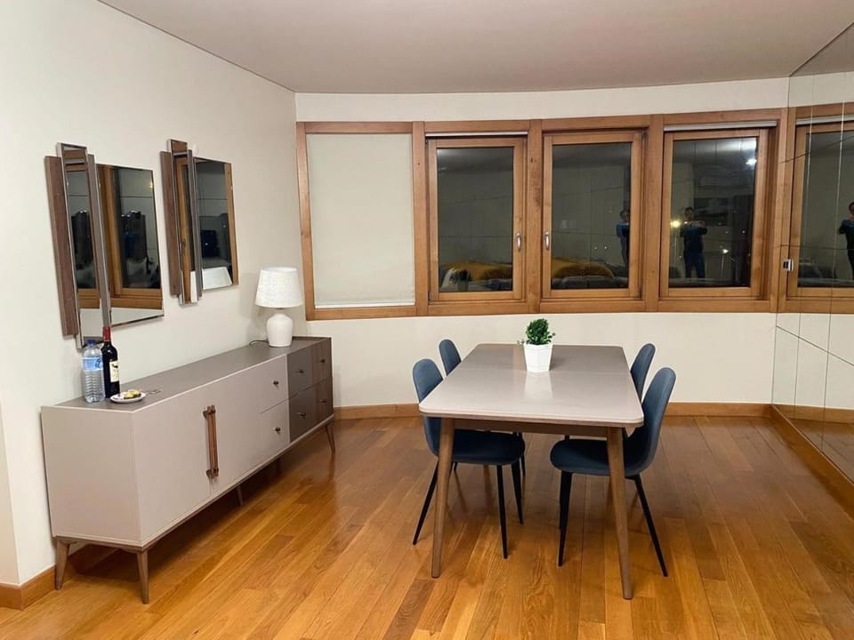 Communal lounge/ TV room, Living room, Garden view