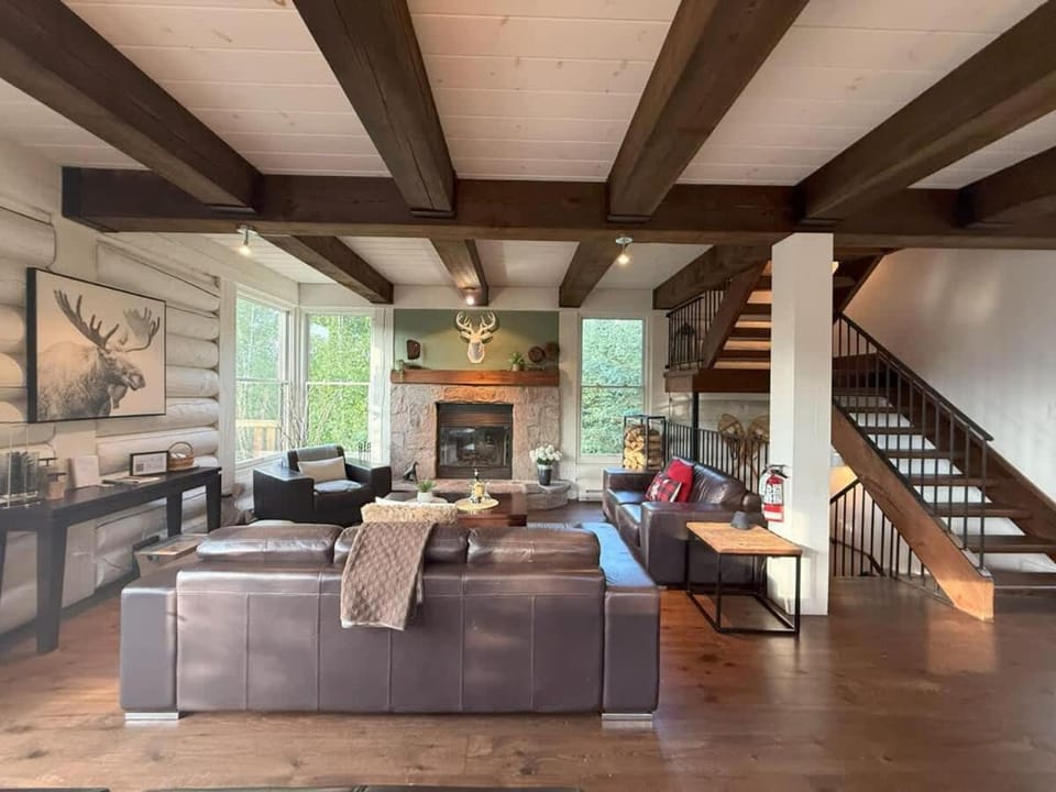Chalet Inukshuk Luxury Log Cabin with Spa Lake View and Club Access near Mont Tremblant Cabin in Quebec