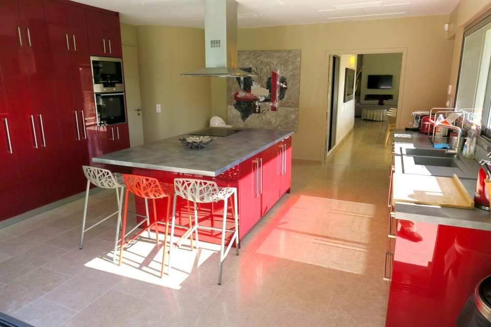 Kitchen or kitchenette, dishwasher, oven, pet friendly, stove
