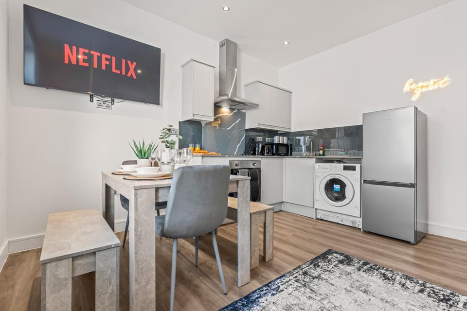 Kitchen or kitchenette, Dining area, dishwasher, minibar, oven, pet friendly, stove, toaster, washing machine, dryer