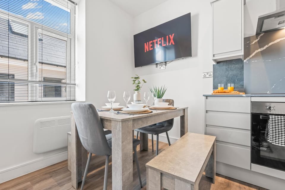 Kitchen or kitchenette, Food and drinks, Dining area, Food, minibar, oven, pet friendly, stove