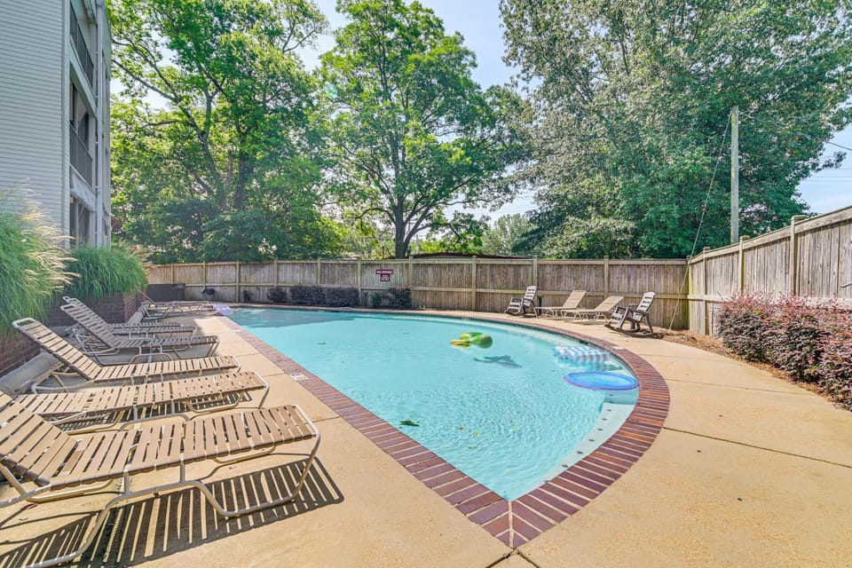 Cotton District Condo: Walkable Spot for Game Day! House in Starkville