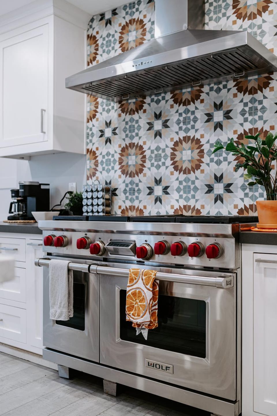 Kitchen or kitchenette, dishwasher