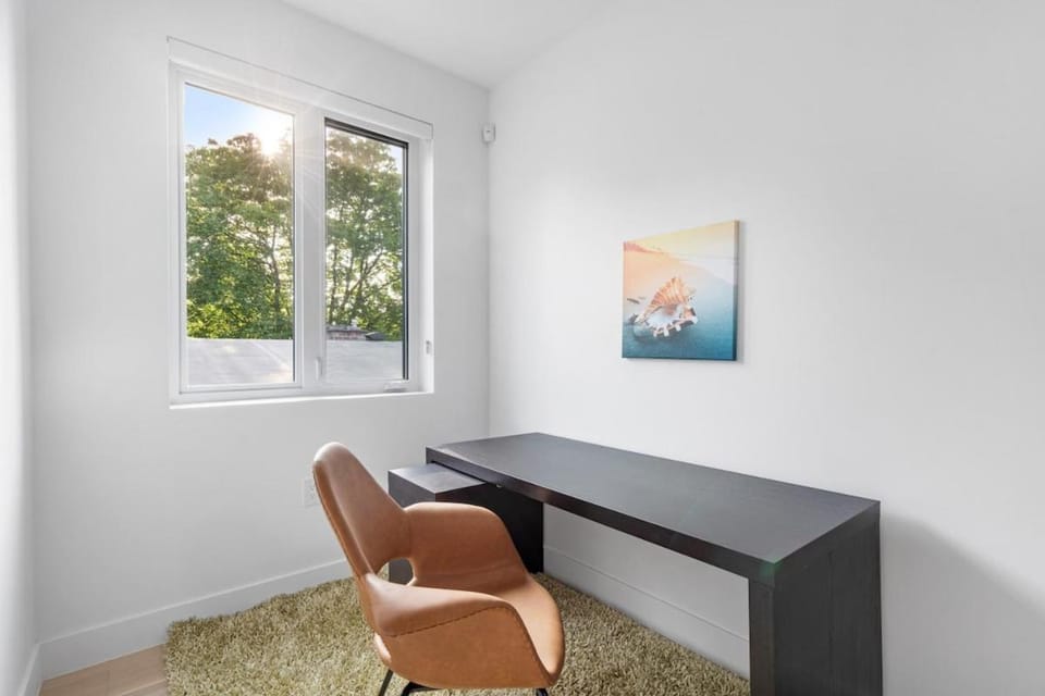 Duplex in West Point Grey with Parking and Balcony House in Vancouver
