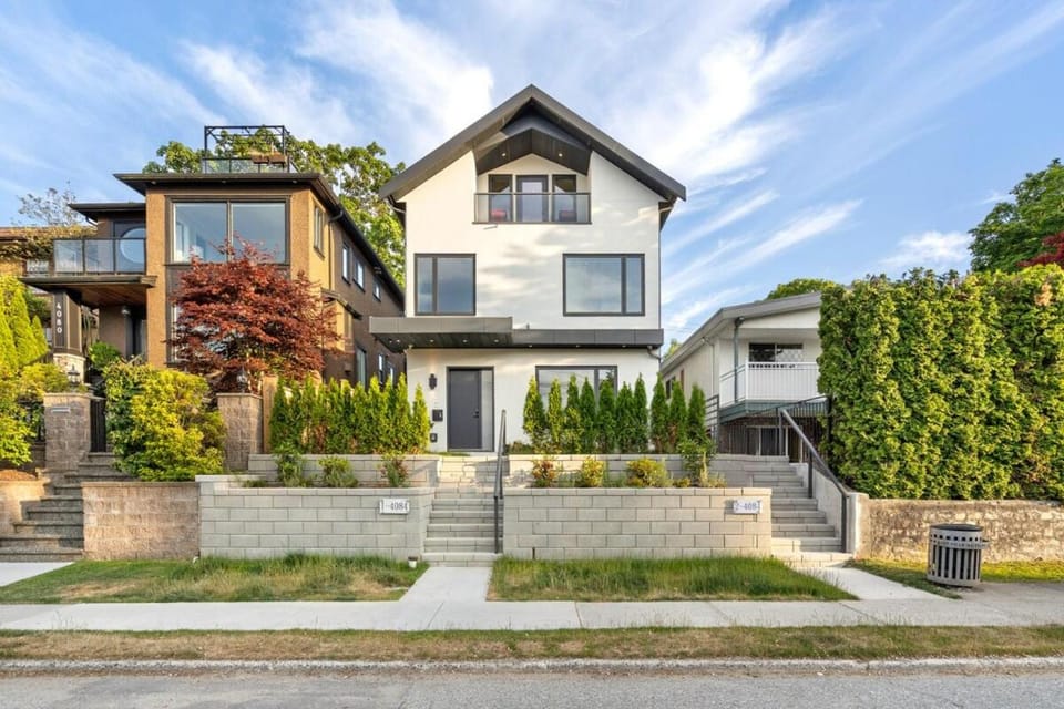 Duplex in West Point Grey with Parking and Balcony House in Vancouver