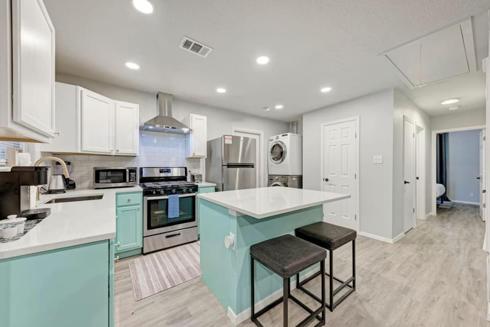 Kitchen or kitchenette, dishwasher, oven, stove