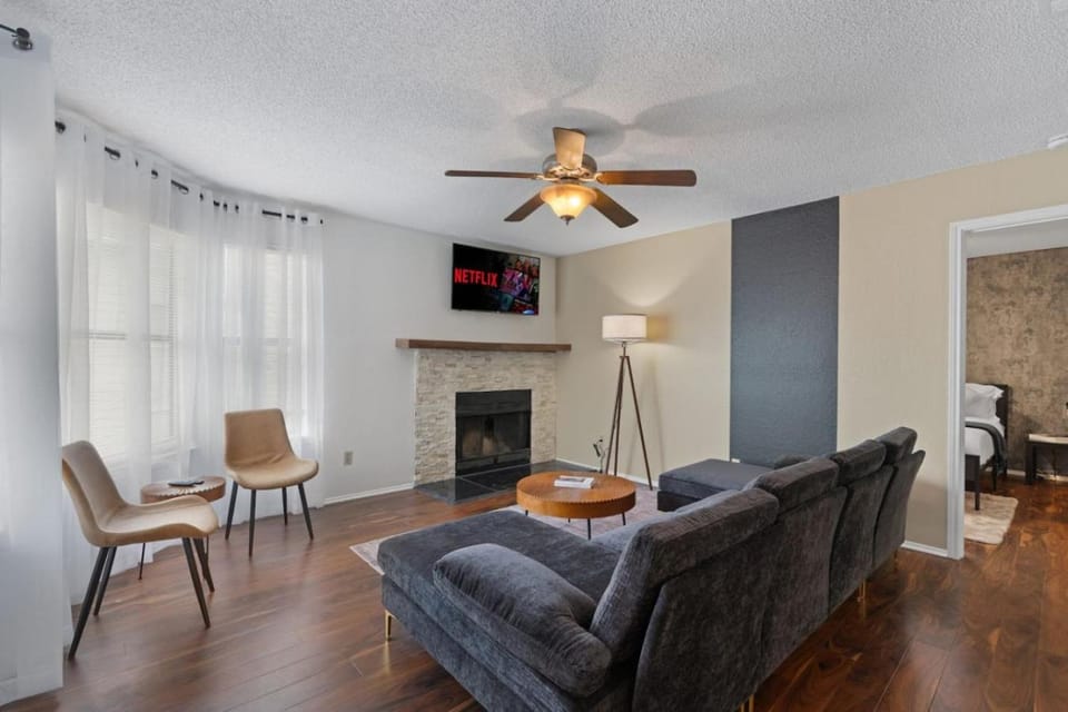 Communal lounge/ TV room, TV and multimedia, Living room, Evening entertainment