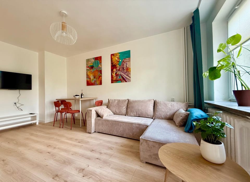 Communal lounge/ TV room, TV and multimedia, Living room, Seating area, Evening entertainment