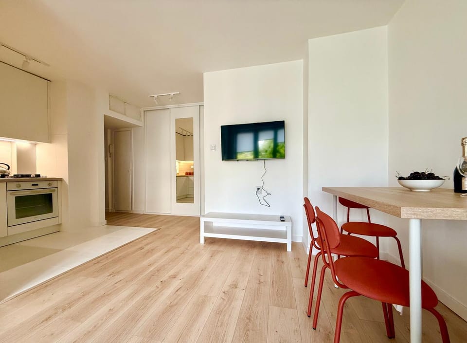 TV and multimedia, Kitchen or kitchenette, Living room, Seating area, Dining area, pet friendly, stove