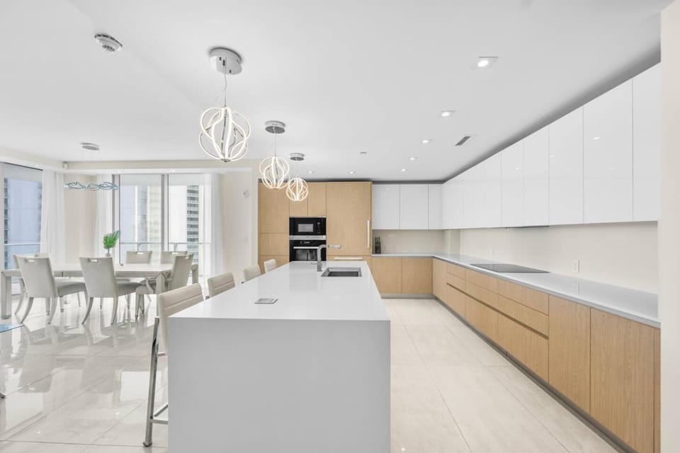 Sky Luxe Amrit Frontal Ocean 2BR 2.5BA Apartment in Riviera Beach
