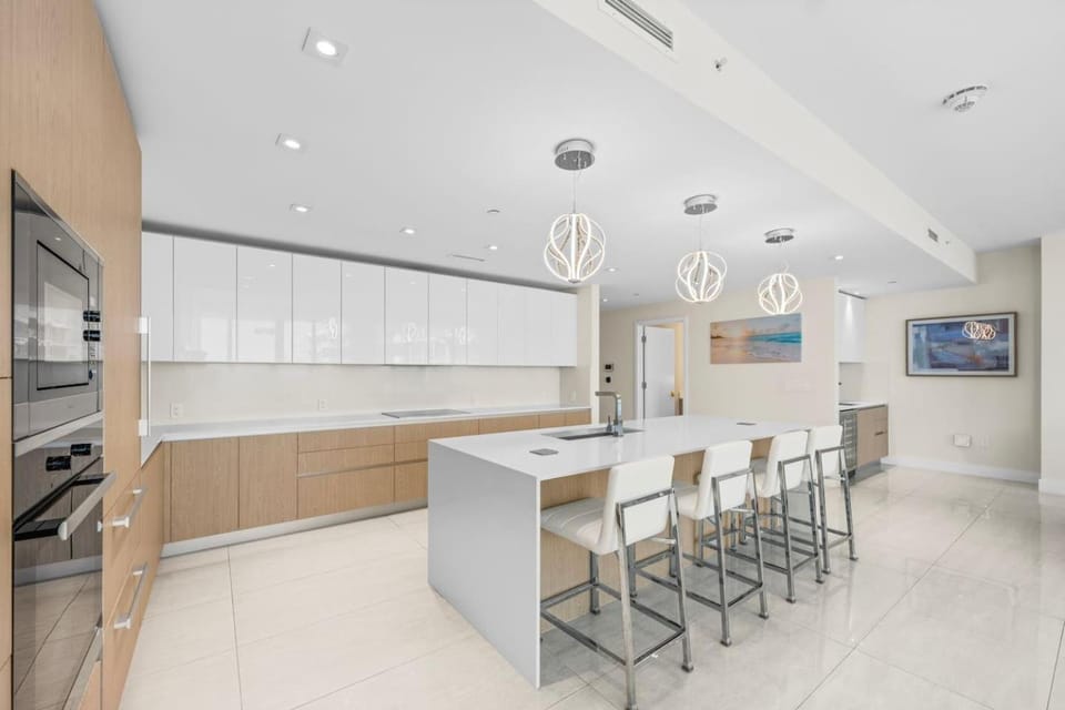 Sky Luxe Amrit Frontal Ocean 2BR 2.5BA Apartment in Riviera Beach