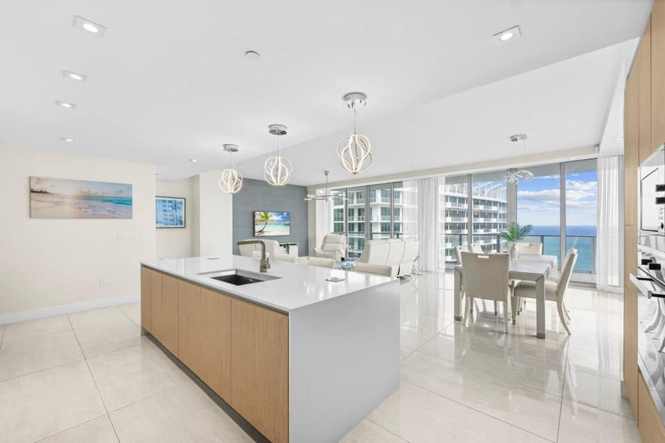 Sky Luxe Amrit Frontal Ocean 2BR 2.5BA Apartment in Riviera Beach