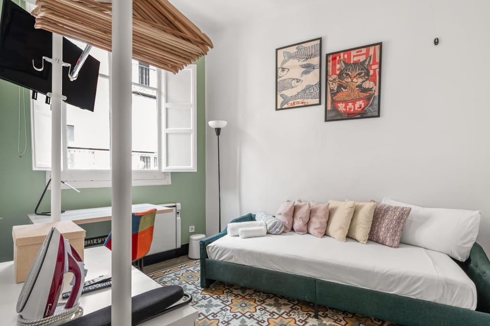 Private room in Malasaña #3 Bed and Breakfast in Centro