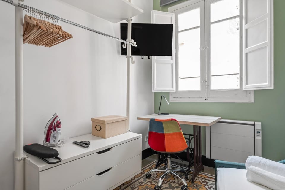 Private room in Malasaña #3 Bed and Breakfast in Centro