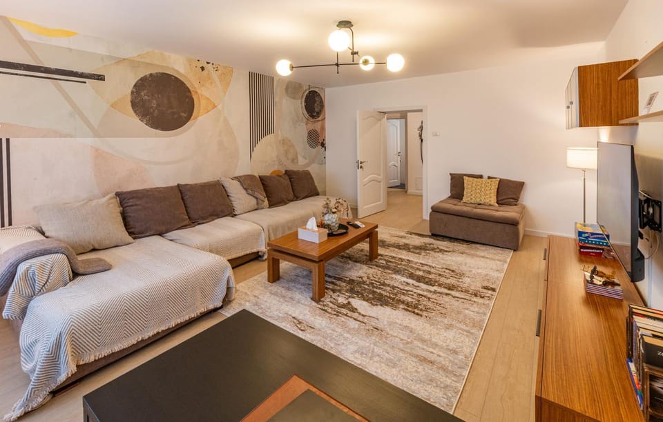 TV and multimedia, Living room, Seating area, air conditioner