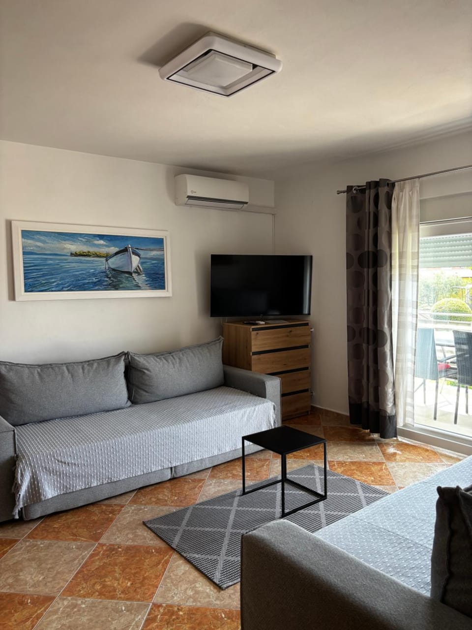 Living room, Seating area, air conditioner