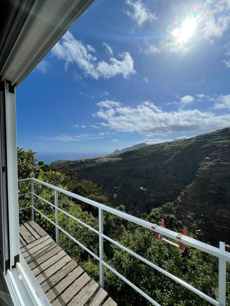 View (from property/room), Balcony/Terrace, Mountain view, Street view