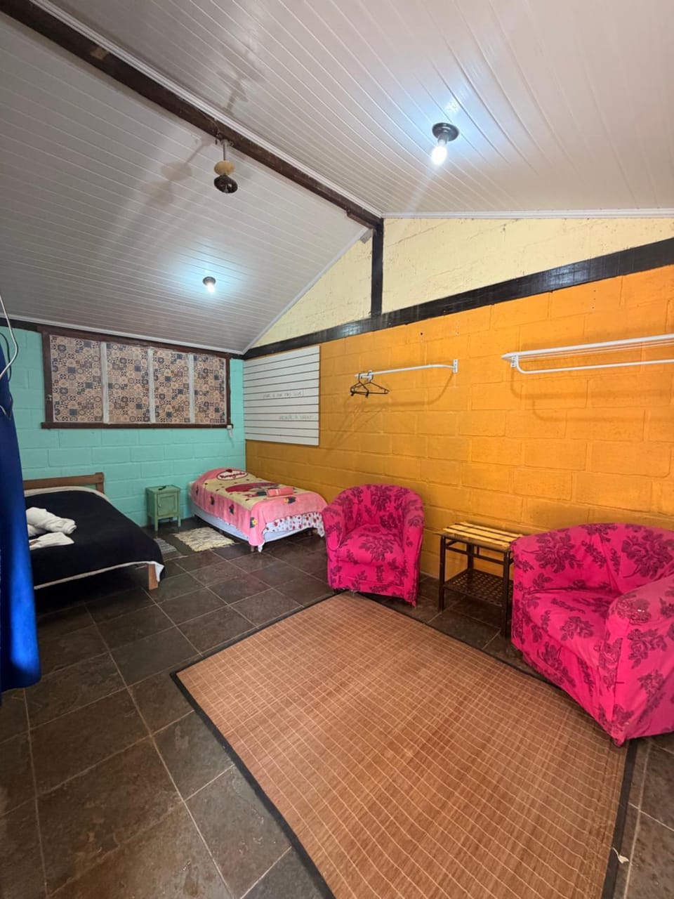Bed, Photo of the whole room, Seating area, Bedroom
