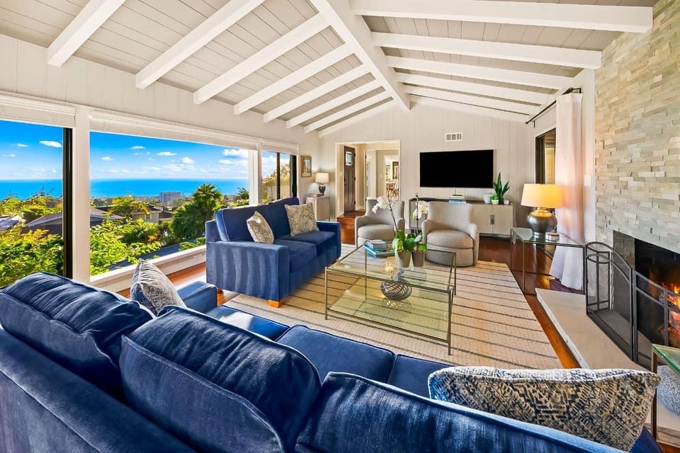 La Jolla Hilltop Haven with Ocean Views and Spa House in La Jolla