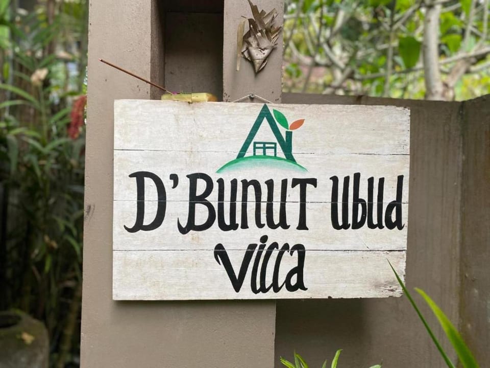 Day, Property logo or sign, Text overlay, Street view