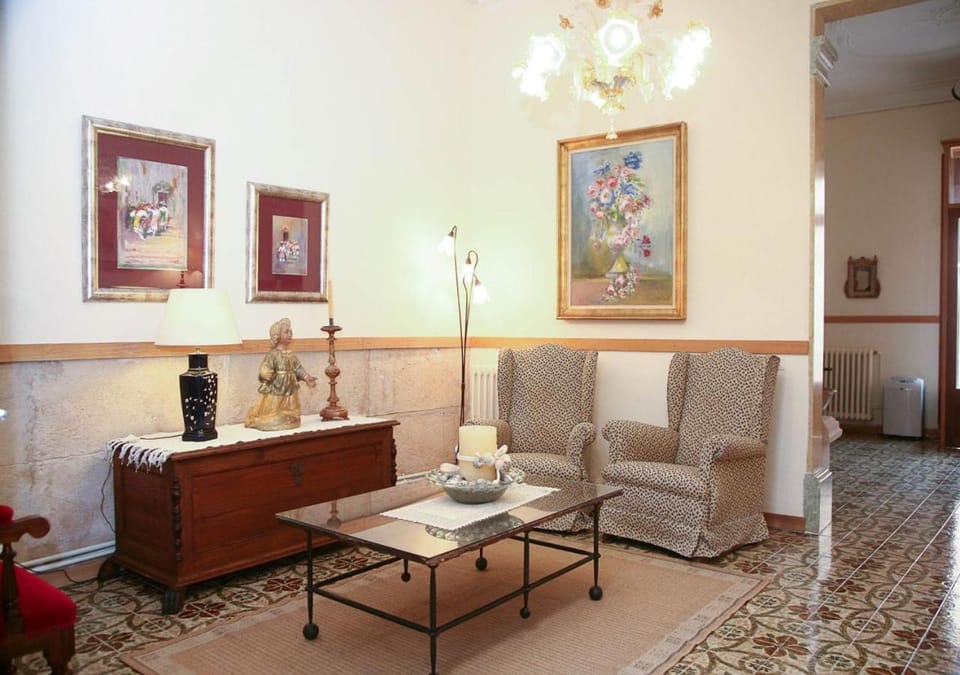 Communal lounge/ TV room