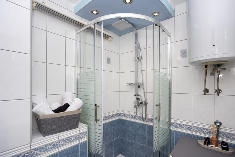 Shower, Bathroom, towels