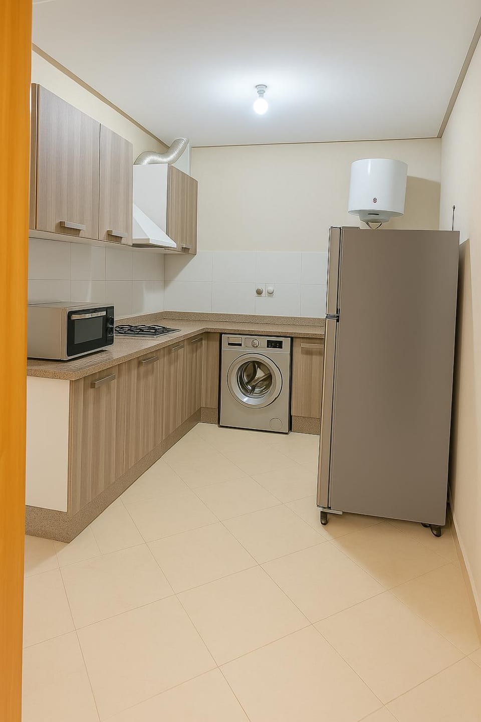 Kitchen or kitchenette, minibar, oven, stove, washing machine, dryer