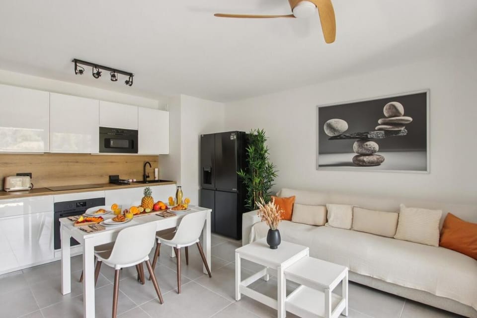 Nice flat for family with pool Apartment in Cavalaire-sur-Mer