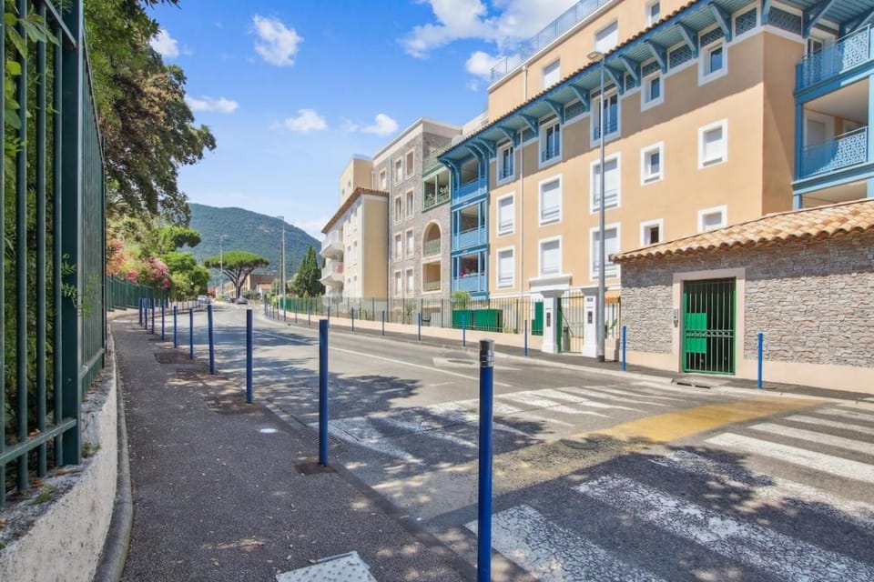 Nice flat for family with pool Apartment in Cavalaire-sur-Mer