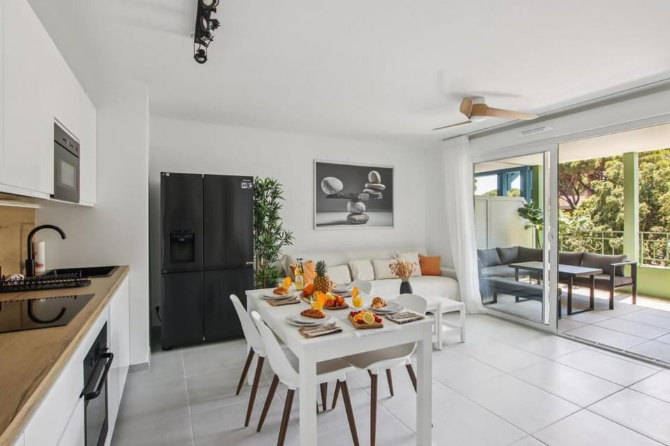 Nice flat for family with pool Apartment in Cavalaire-sur-Mer