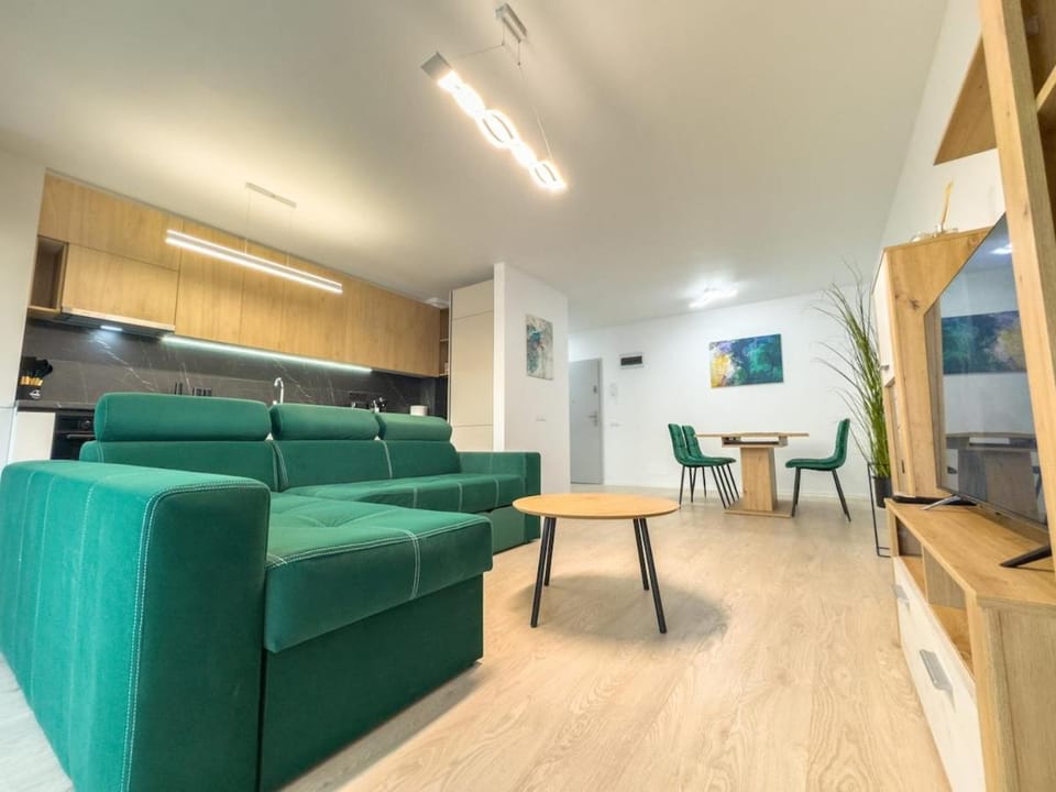 TV and multimedia, Kitchen or kitchenette, Living room, Seating area, Dining area