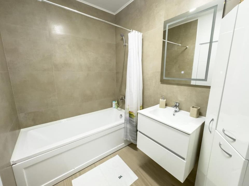 Bed, Bathroom, Photo of the whole room, Bedroom, Bath, towels