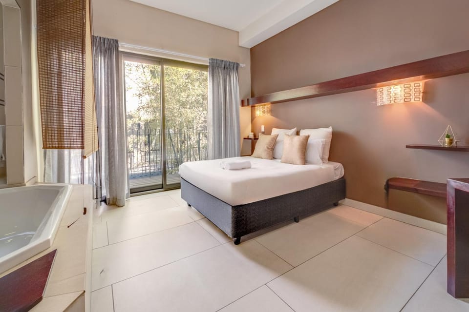 Bed, Bathroom, Photo of the whole room, Bedroom, Bath